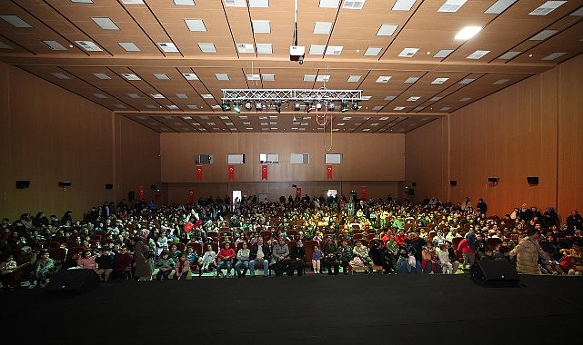 Çocuklar Tiyatro Etkinliğine Büyük İlgi Gösterdi