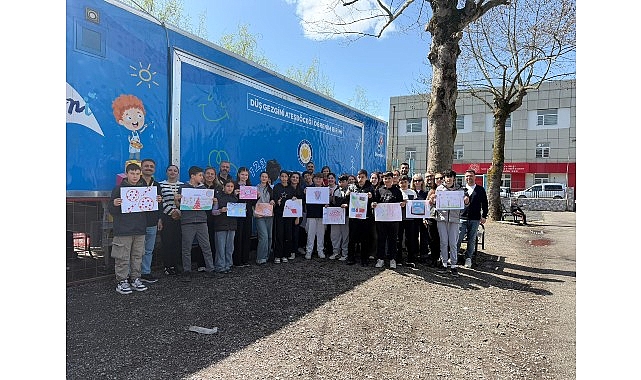 Ateşböceği’nin ışığı boyama kitabına dönüştü: Domino’s’tan çocuklara 23 Nisan armağanı!