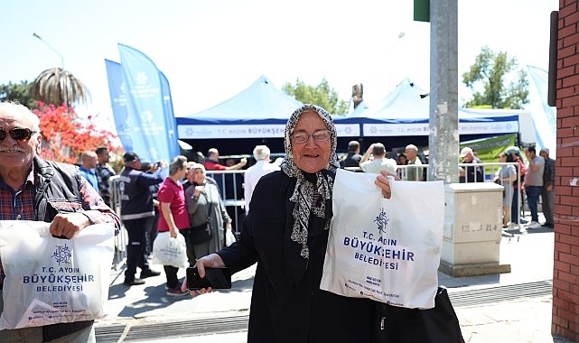 Aydın Büyükşehir Belediyesi Binlerce Fideyi Nazilli’de Vatandaşlara Dağıttı