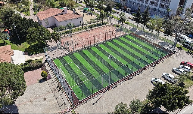 Göynük halı sahası yenilendi
