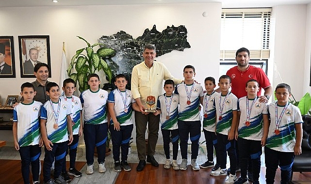 Başkan Kocaman, Şampiyon Güreşçilerle Buluştu