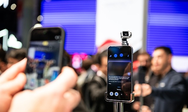 HONOR Robot Phone dünyaya tanıtılıyor