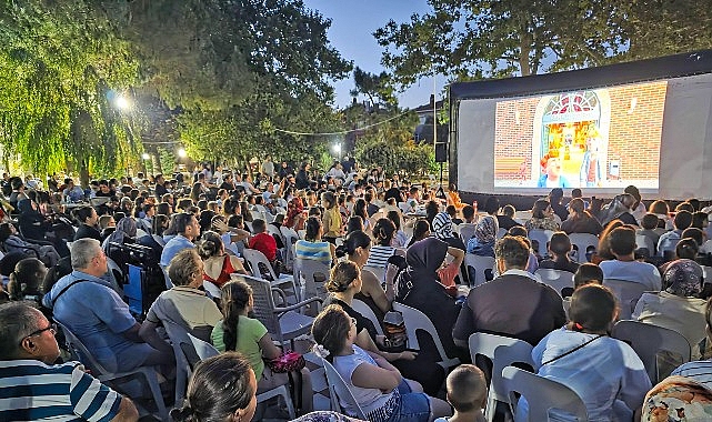 Malkara’da Yaz Akşamları “Açık Hava Sinema Geceleri” ile Renklendi: Binlerce Çocuk Sinema Keyfi Yaşadı