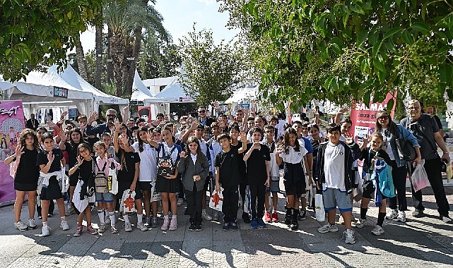 İZKİTAP’ta edebiyat ve kitaplarla dolu buluşmalar sürüyor