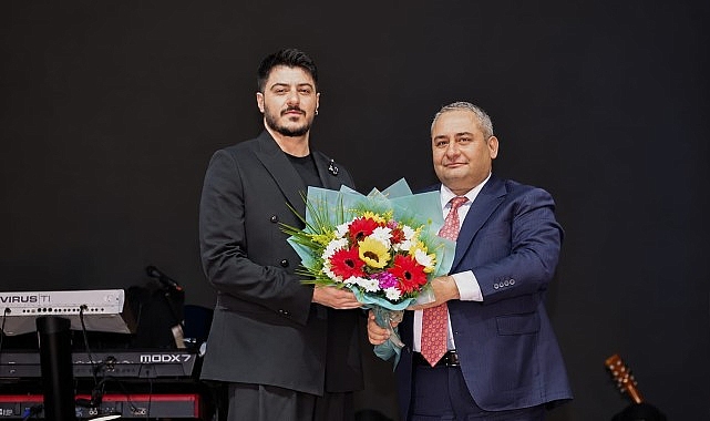 Keçiören’de Cumhuriyet Bayramı Coşkusu Semicenk Konseriyle Yaşandı