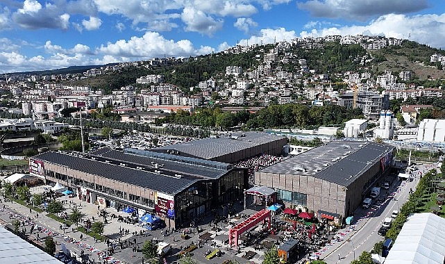 Minik eller bu fuarda ilk kitaplarını seçti